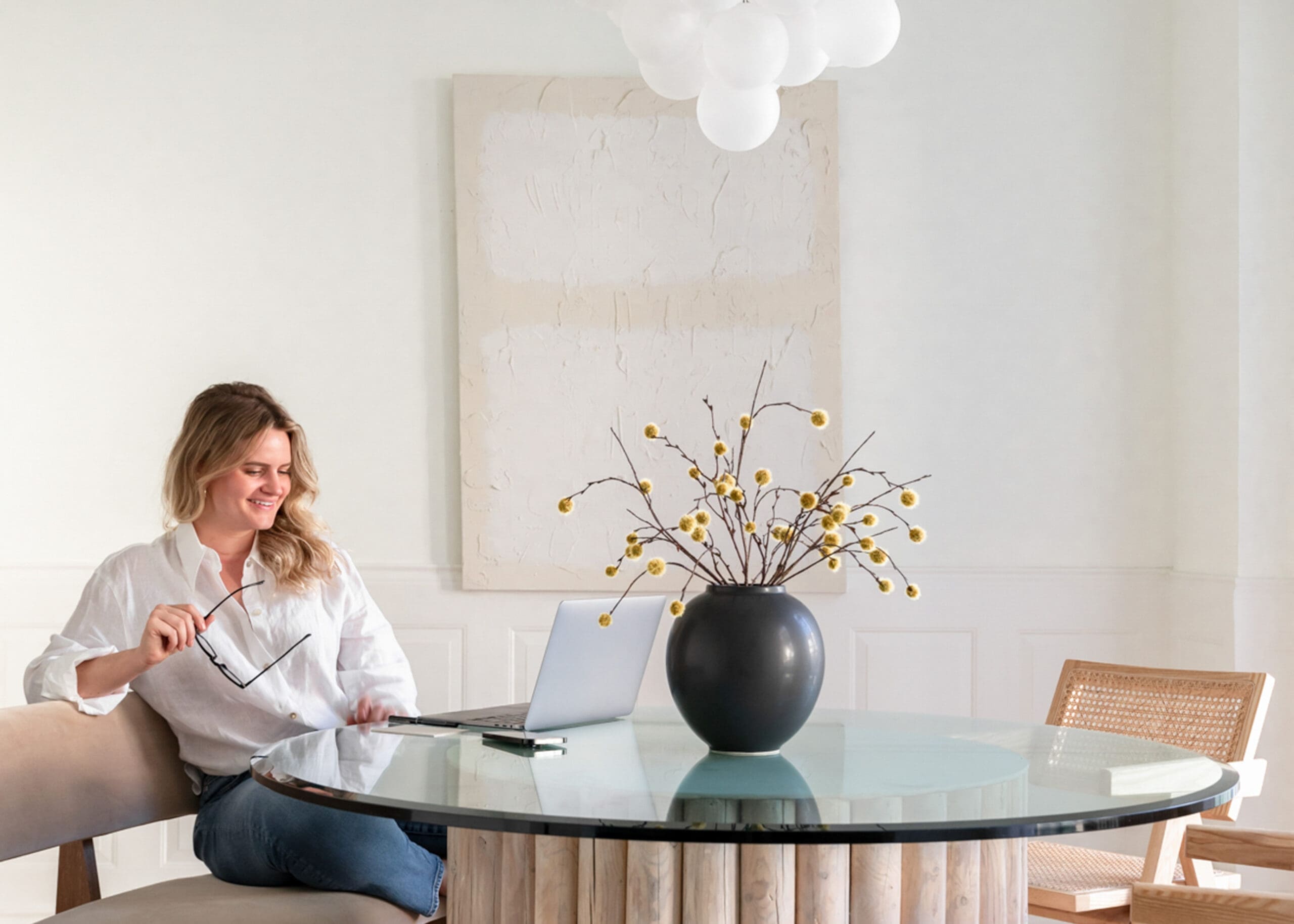 woman doing seo content strategy
